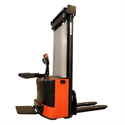 Самоходный электрический штабелер RAKUDA BPLW 2000 36 с платформой для оператора 272-291671 - фото 6020052