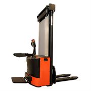 Самоходный электрический штабелер RAKUDA BPLW 1600 46 с платформой для оператора 272-291669